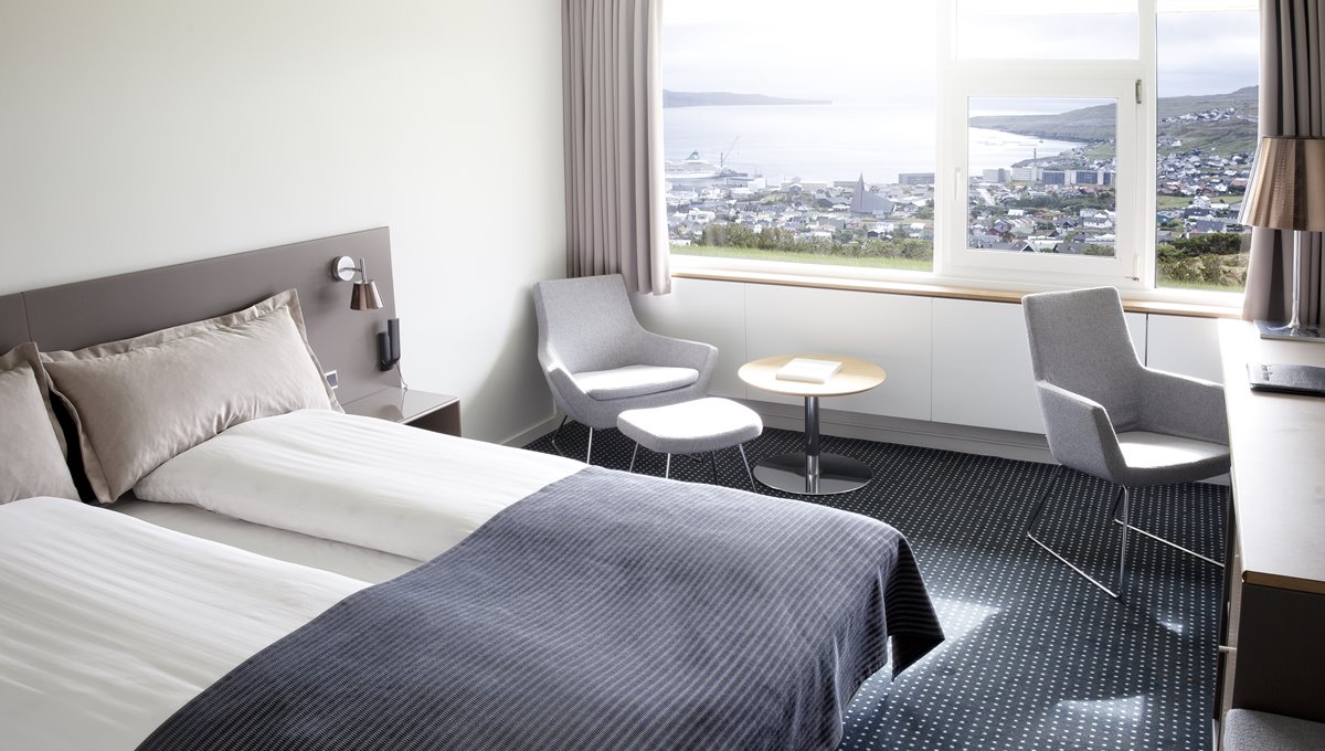 Hotel Føroyar lokkar við gisting og gin yoga ísv. Kvinnurenningina